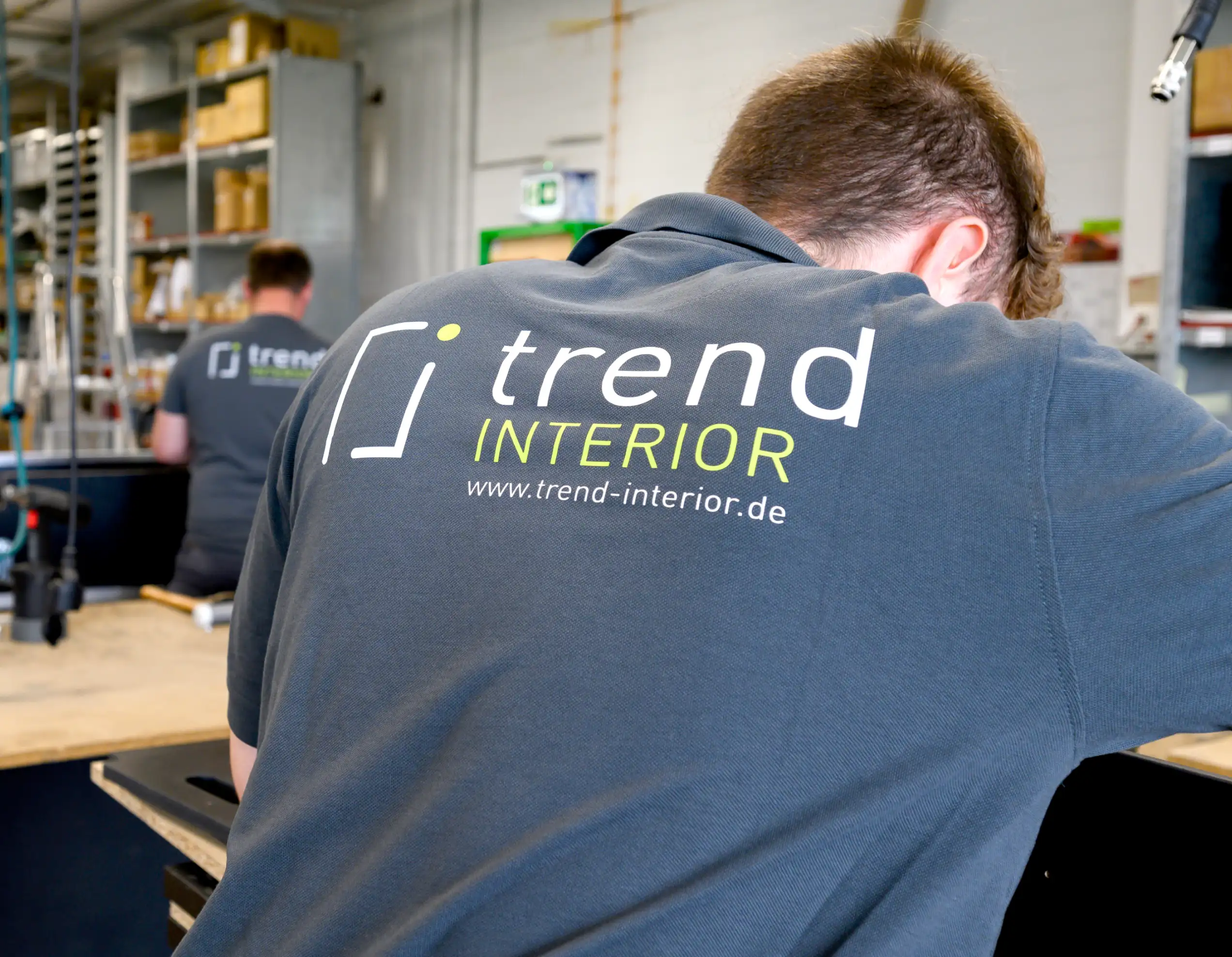 Handarbeit in der Fertigung bei trend interior